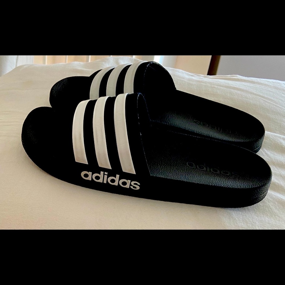 Almost Brand new ADIDAS slip on classics